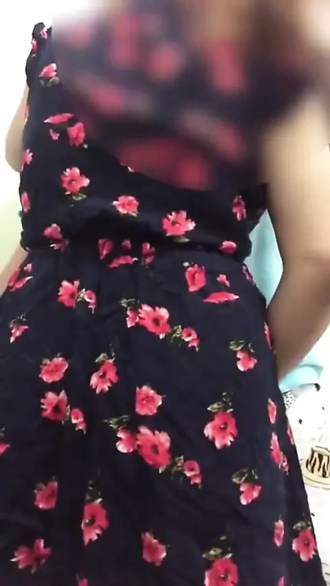 I Seduce a Delivery Man by Letting Him Use My Bathroom