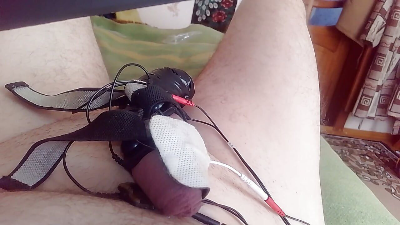 Huge electro stime toys cum. I'm watching porn and trying to cum. Masturbation dick fantasy