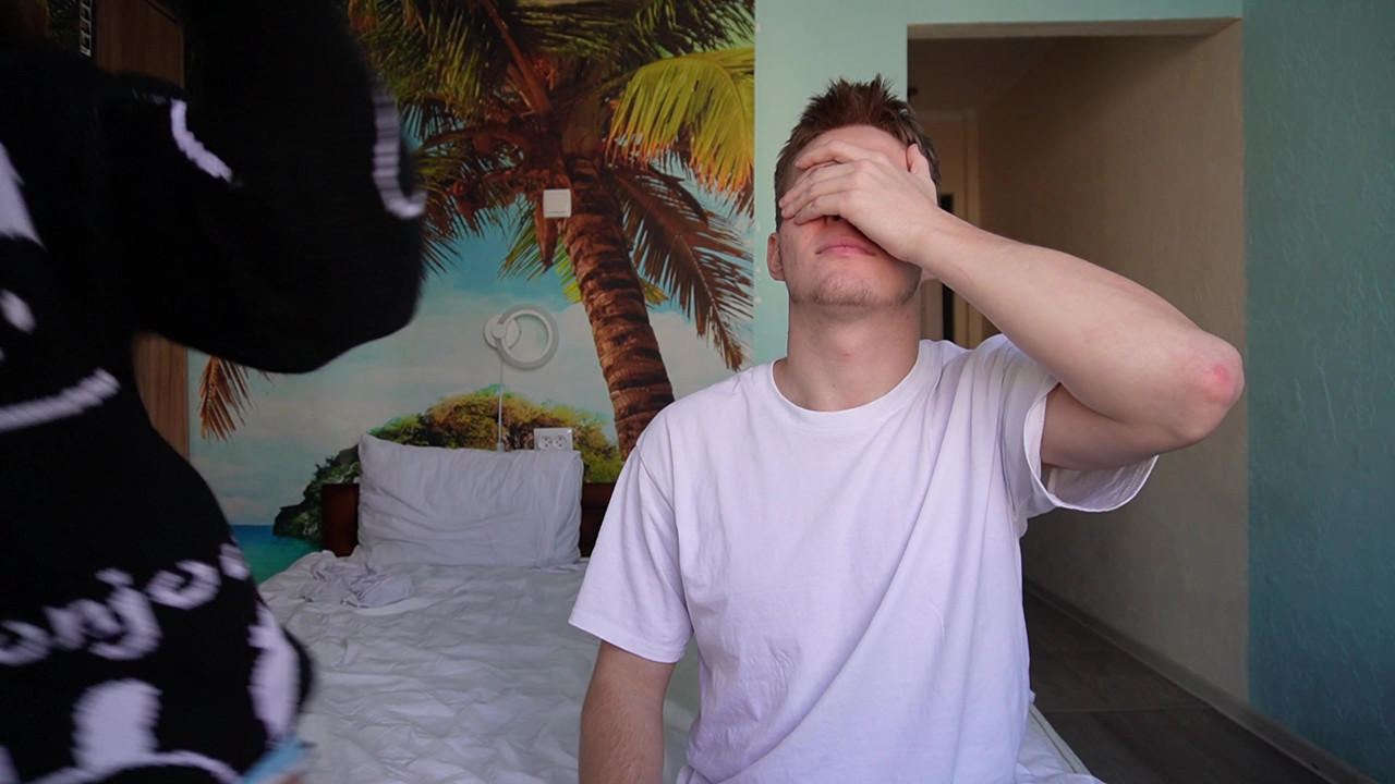 流行的在线游戏在视频博客期间变成继兄弟和继妹之间的性爱