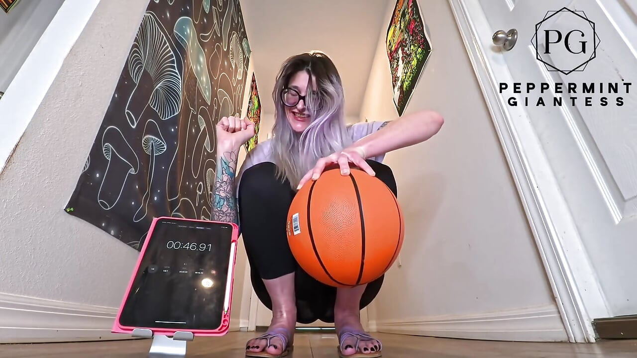 6'7 Tall Goddess One-handed Basketball Hold Challenge How Long Can These Huge Hands Dominate?