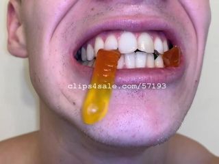 Vore - Aaron mangia vermi gommosi, parte 14, video 1
