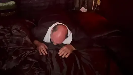 Bagian 2:- ratu vampir mengubah pendeta menjadi pelacur pengisap kontol.
