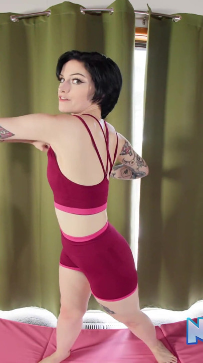 Blue Eyed Beauty Decay Rae Nude Yoga and Masturbation