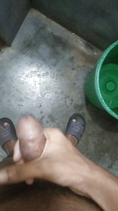 لذلك ذهبت إلى الحمام ، ووضعت الصابون على يدي ، وضربت المقبض