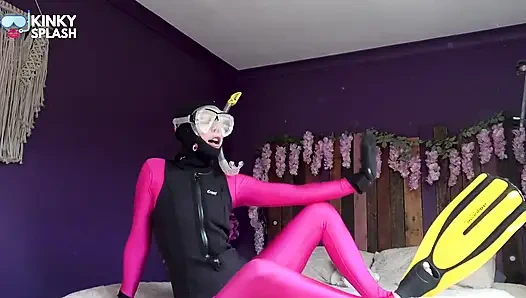 Gizli ajan Lucy'nin görünmezlik kıyafeti neopren ve saten misyon kıyafeti