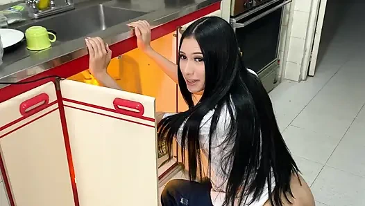 Фетиш-поклонение задницам с очень возбужденной латиноамериканкой