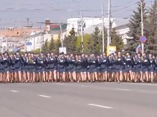 Kecantikan akan menang! gadis-gadis Rusia, ambil bagian dalam parade!