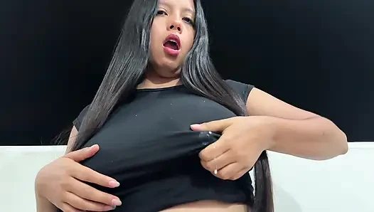 Aku lagi asik ngosongin aduhaiku dengan ngocok kontolku sendirian!