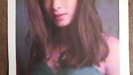 Kristin Kreuk'a saygı duruşu