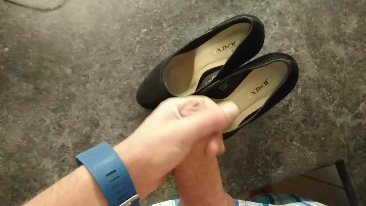 Cum on her black pumps