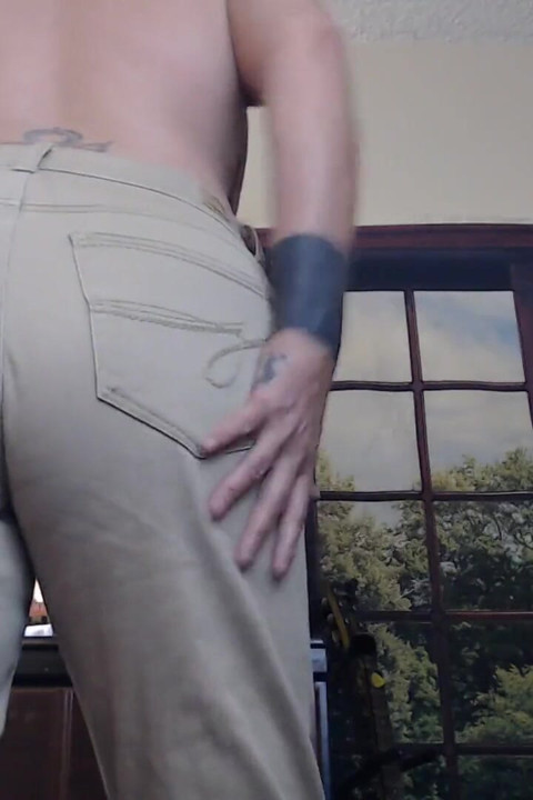 Chubby butt bounce trying on jeans