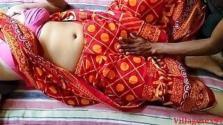 Rode saree die Sonali Bhabi draagt, heeft seks met een lokale jongen (officiële video door Villagesex91)