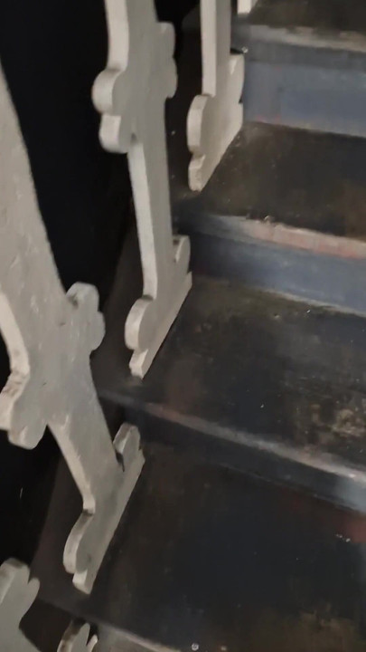 Momento imperdível de "Pee stairway"