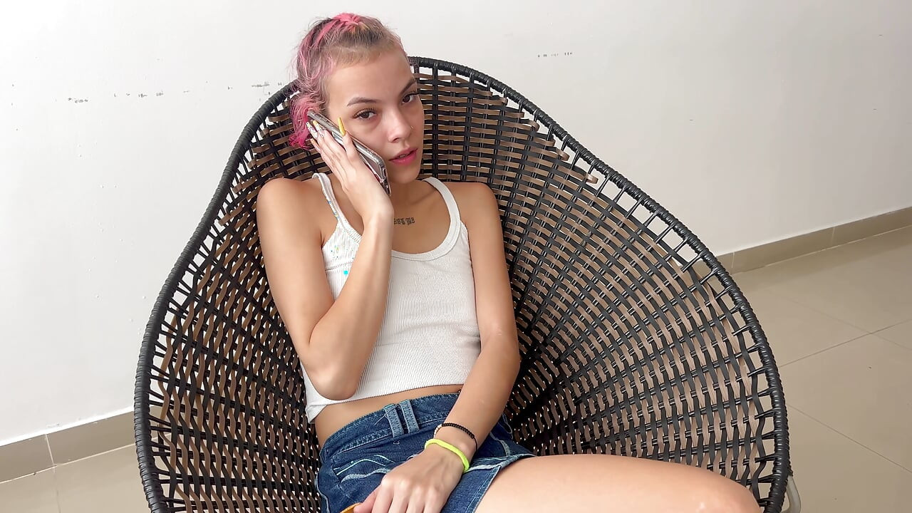 Tôi lấy trinh tiết của chị kế 18 tuổi của tôi và vào bên trong cô ấy
