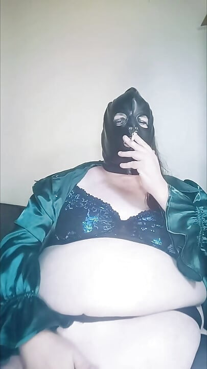 Μέρος 2 - Αυτό μετράει ως "Φετίχ της κοιλιάς"; BBW TV παίζει