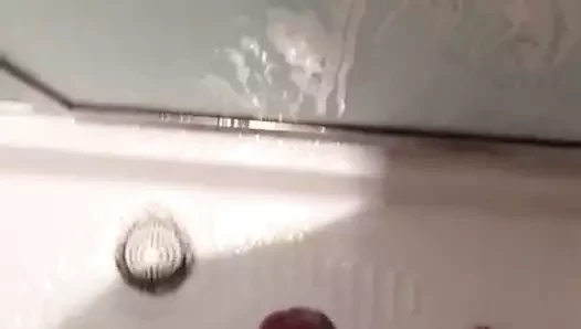 Bu yüzden k'mi temizliyordum, sonra boşaldım..