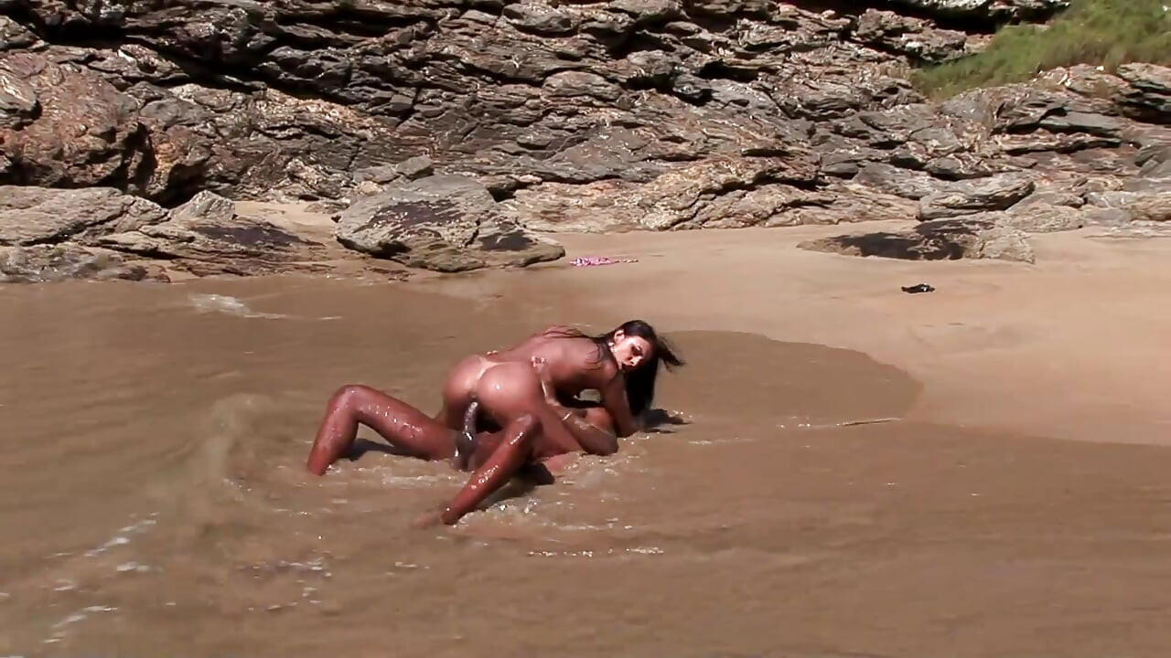 Jebi moju latino pičku na plaži