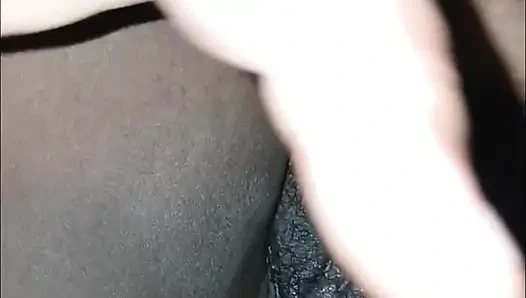 BBW-stiefmutter erwischt ihren stiefsohn beim nackten anblicken und begrüßte ihn, sie zu kommen, fingern.