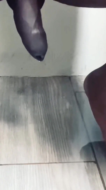 Sqauting 撒尿 粉丝 请求