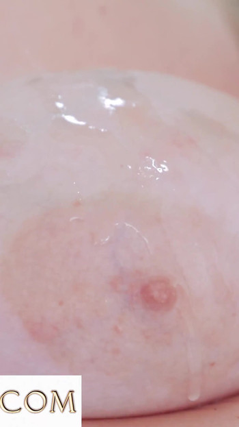 Nezaobilazan trenutak iz "HOUSEOFYRE - Milf s velikim sisama Lauren Phillips zavodi svog masažera"