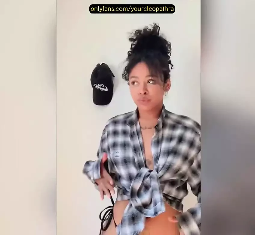 tiktok nude d'une jolie brunette partie 8