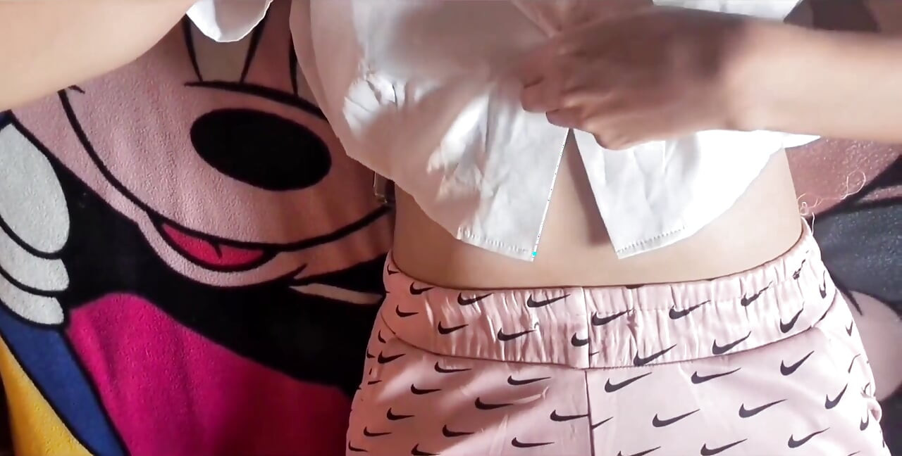 Ich bin so heiß auf diesen Tisch! Intensiver orgasmus! Kostenloser muschi-reib-porno
