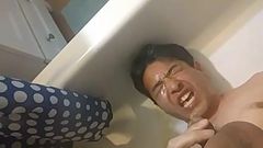 Un esclave japonais se fait baiser sur le visage