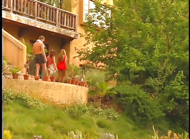 Тройка с голям хуй, смучене на путка, лизане на путка, чукане на путка