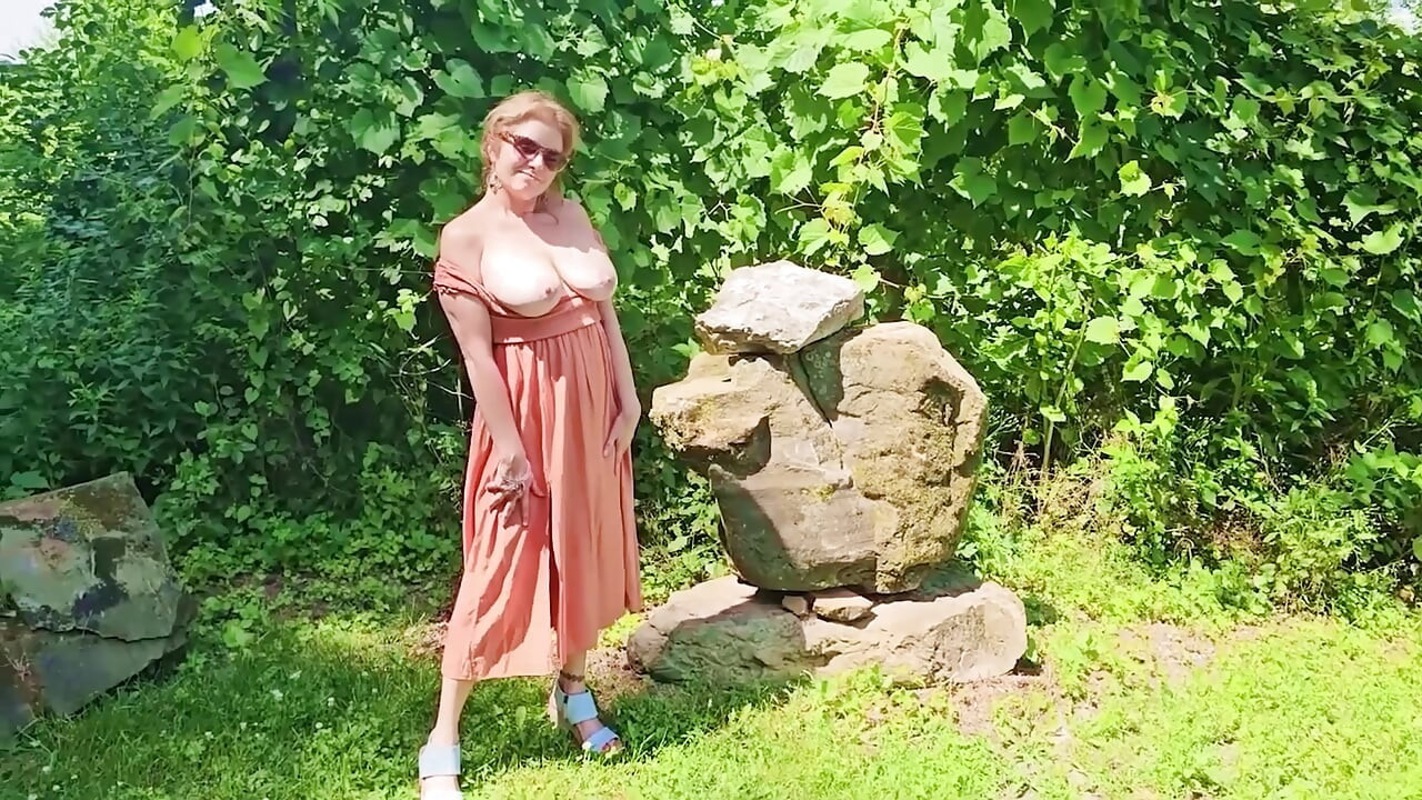 HOT MOMMY ONLYFAN Video Content BIG TIT Backyard Peek COMPILATION