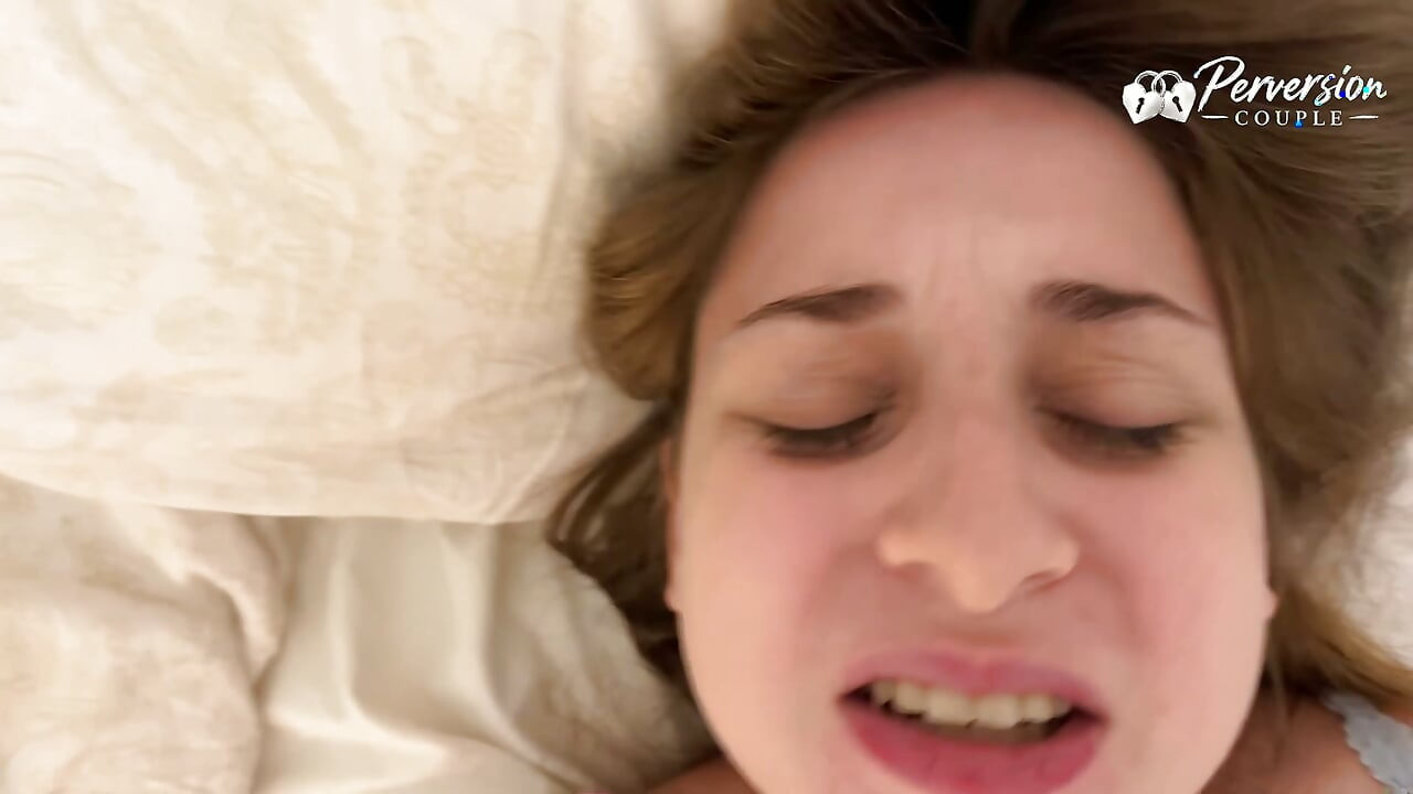 أختي الحامل أثارتني ودعتني لممارسة الجنس معها بعد أن استمنت في حوض الاستحمام