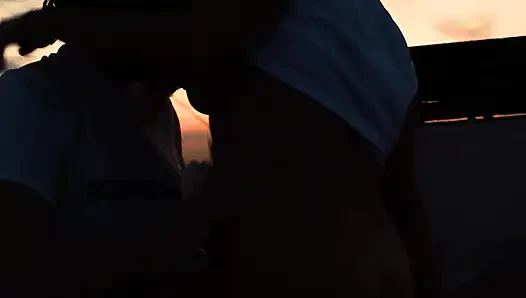 Я даю моей подруге быстрый трах на крыше колледжа