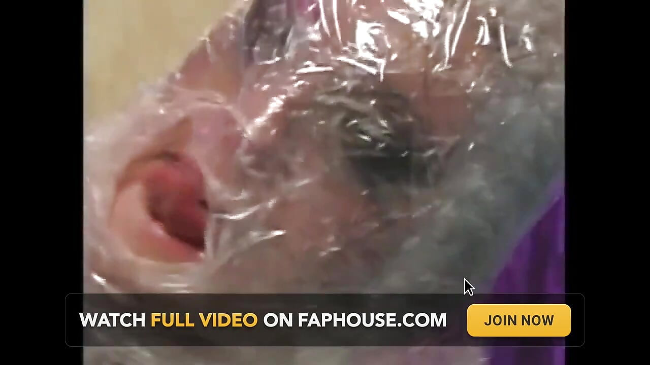 Soirée fétiche déjantée pour une blonde coquine