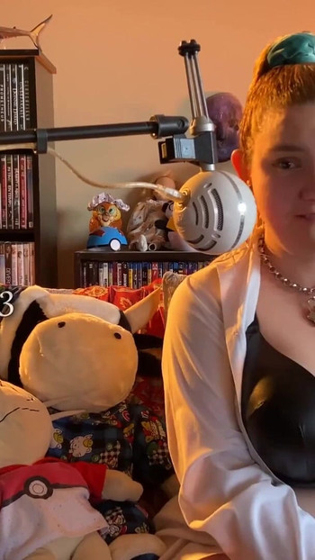Trebuie să-share moment de la "Trei orgasme intense puternice - chiloți puternici vibratoare - fetiș sutien 38G piele - vorbit murdar"