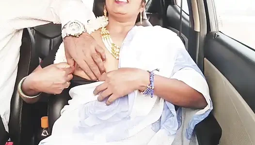 Hintli kadın arabada seks yapıyor Güzel sari ev hanımı üvey oğluyla sikişmeye çalışıyor car drive.telugu edepsiz konuşmalar.