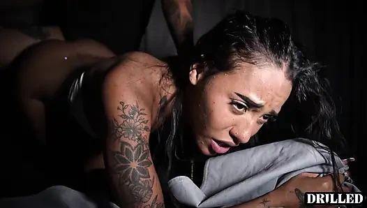 Azgın üvey kız kardeşimin orgazma ihtiyacı var