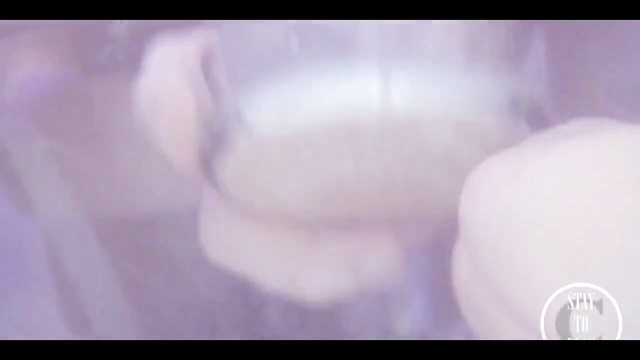 バットハブで足を洗ってくすぐる!