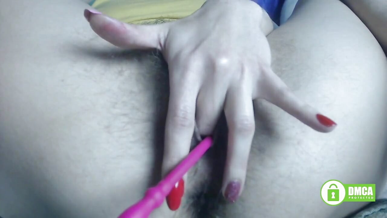 Horny Webcam Girl Drilling Hairy Pussy W