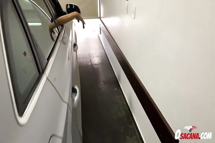 여자친구와 섹스하게 하려고 시메일을 고용했다