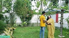 Indyjski gorący bhabhi uprawia seks z nieznanym młodym chłopcem! plz cum wewnątrz