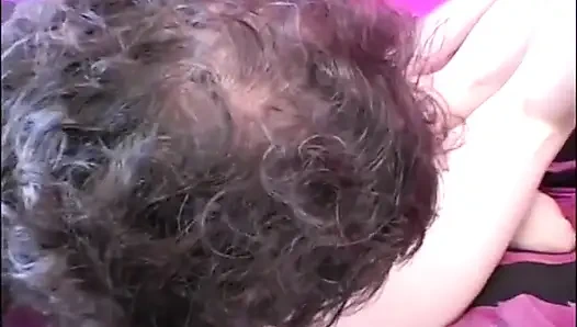 Açık havada teşhir eden kız yükleri