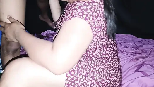 Asiatisches Amateurmädchen wird innen gefickt