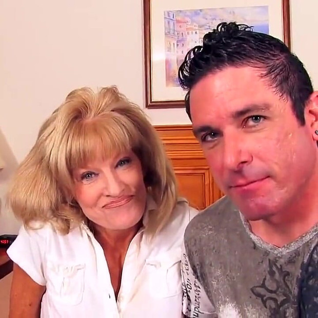 كبير الثدي شقراء كس سخيف في وضع الكلب