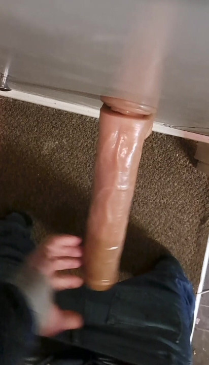 Å ri på stor dildo