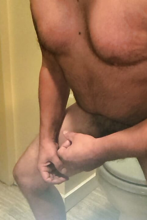 Jerking off till I drip cum in hand