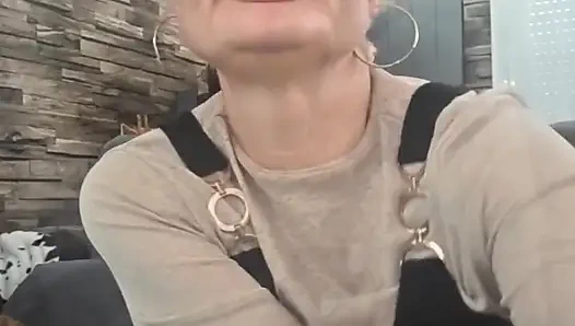 Я сосу хороший член и меня трахают в мою распутную MILF киску