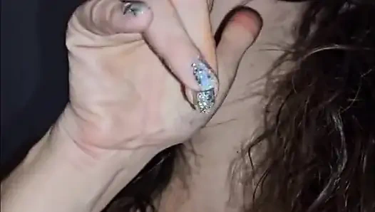 Pelacur menjilati anusnya