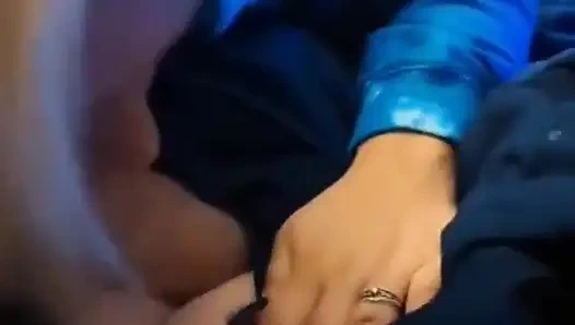 Ateşli, seksi, elle muamele yalama, emme, ıslak saksoya dönüşüyor! Onu inletirken beni izle!