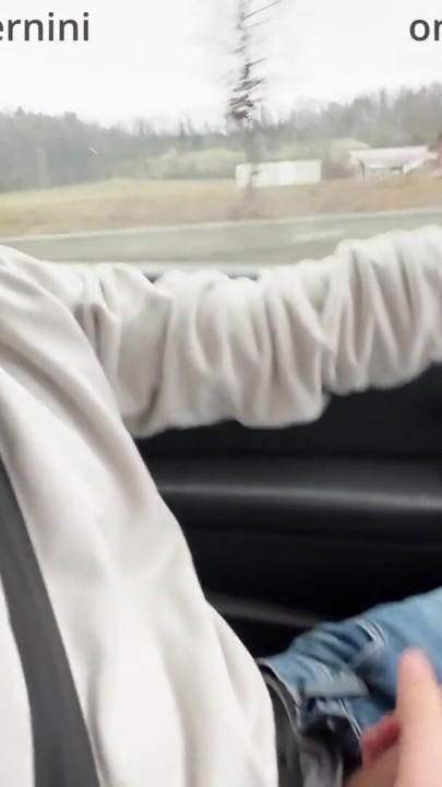aproape că am prăbușit mașina când l-am masturbat și l-am torturat după orgasm | Clip 1