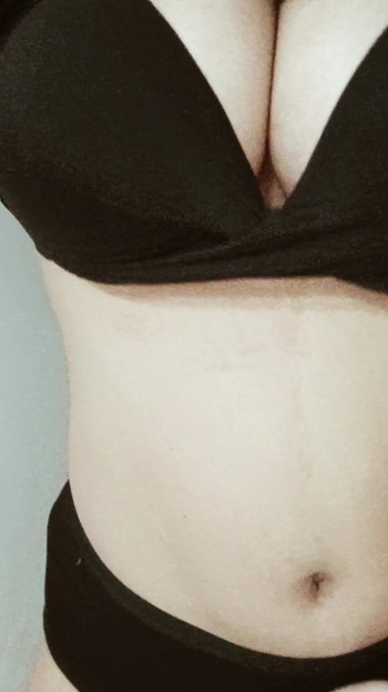 Trenutak koji morate podijeliti iz "Sisaj moje velike sise,,Djevojka s velikim sisama osjeća se napaljeno, želi li mi netko sisati sise,,poskakujuće velike sise."