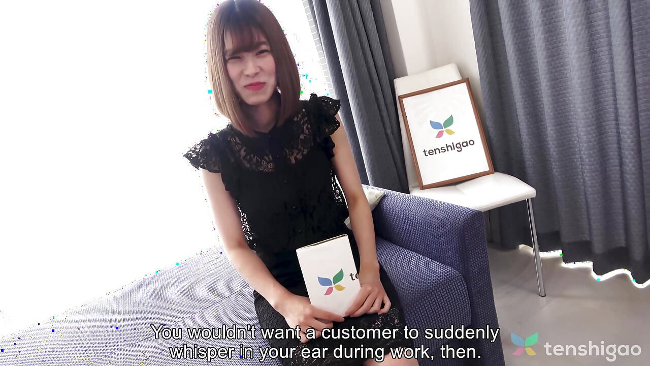 Värdinna från en high end Tokyo Club, Miss Nono Sakurai blir naken